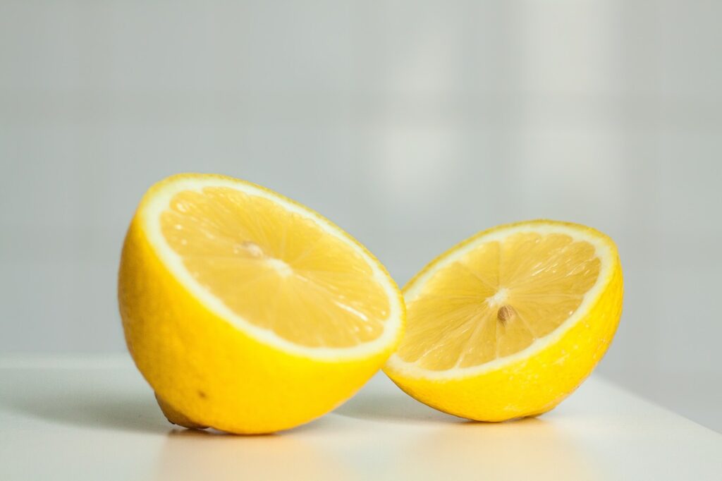 lemon reduces skin tan