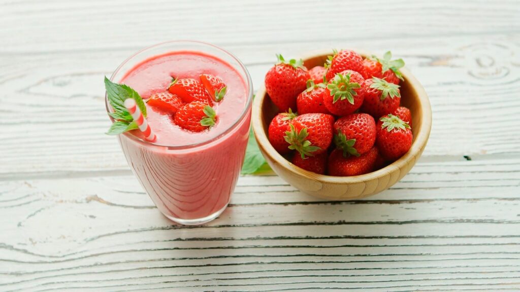 DELICIOUS strawberries, smoothie, strawberry smoothie-6303044.jpg